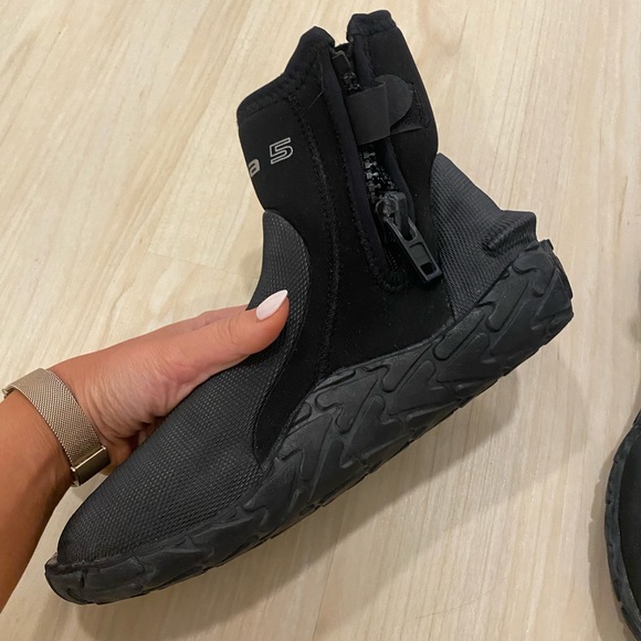 Scubapro Delta Boot Water Shoe 5mm Black Size XS (36-38 or size 6-8) - Picture 2 of 5